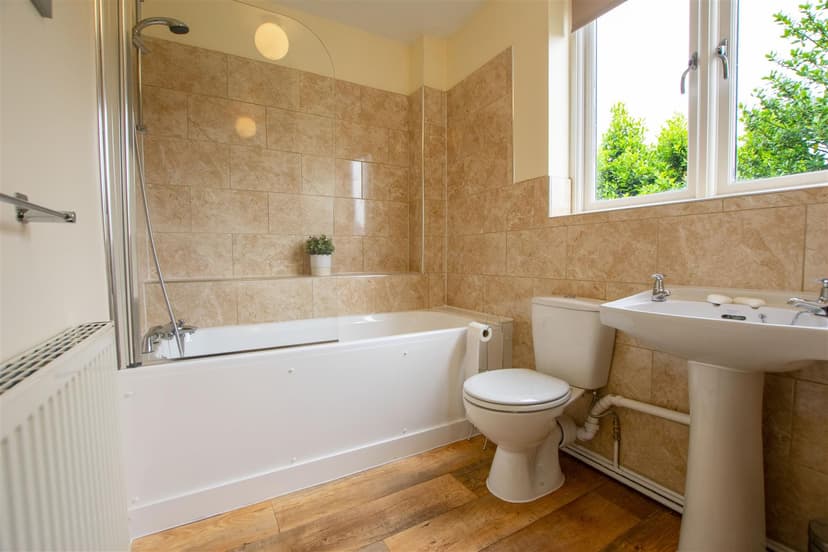 11, Tudor Terrace, Ravenhurst Road - Image 2