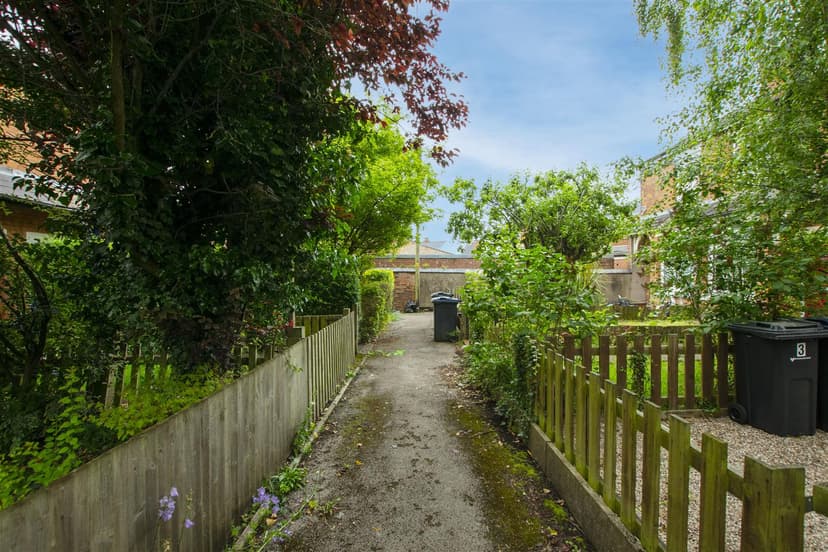 11, Tudor Terrace, Ravenhurst Road - Image 1