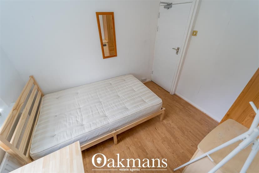 1, Poole Crescent - Image 14