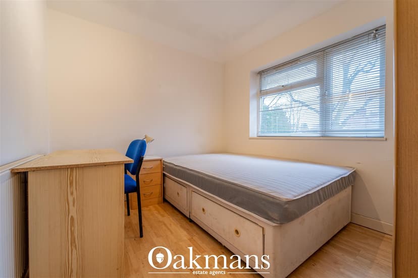 1, Poole Crescent - Image 11