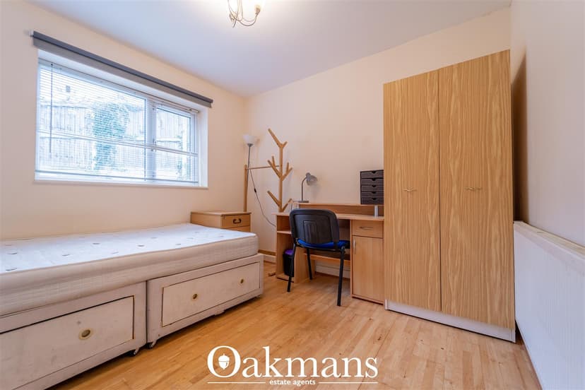 1, Poole Crescent - Image 8