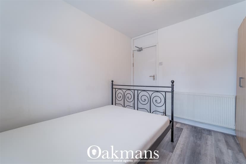 1, Poole Crescent - Image 3