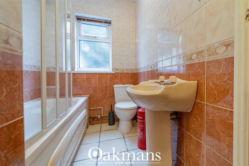 1, Poole Crescent - Image 2
