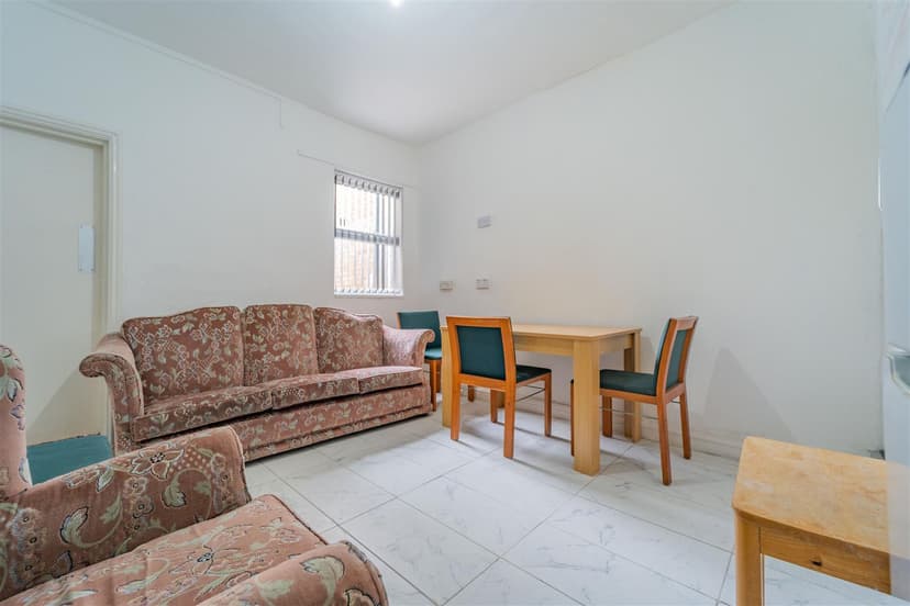 106, Hubert Road - Image 11