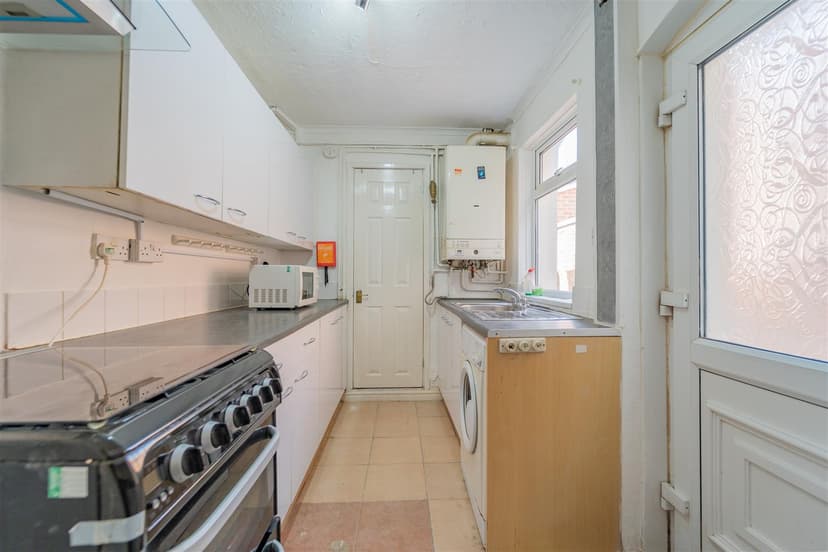 106, Hubert Road - Image 10