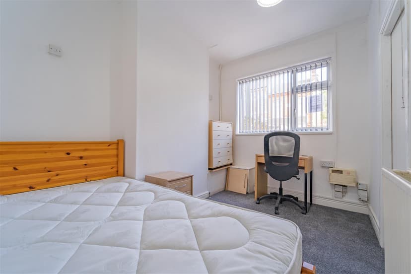 106, Hubert Road - Image 8