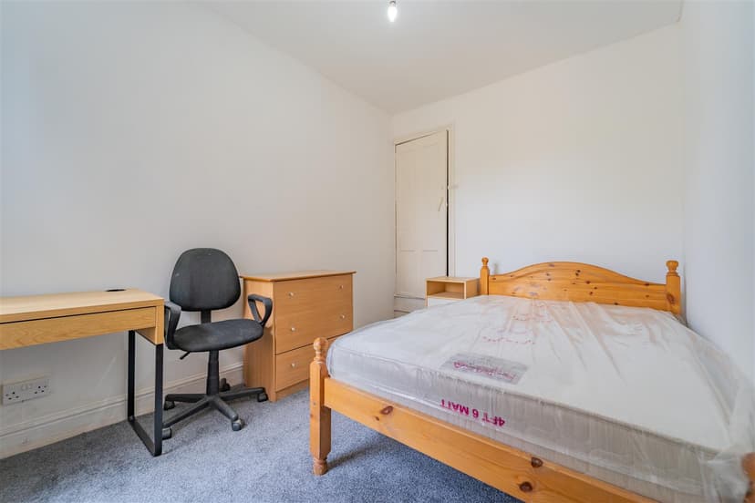 106, Hubert Road - Image 5