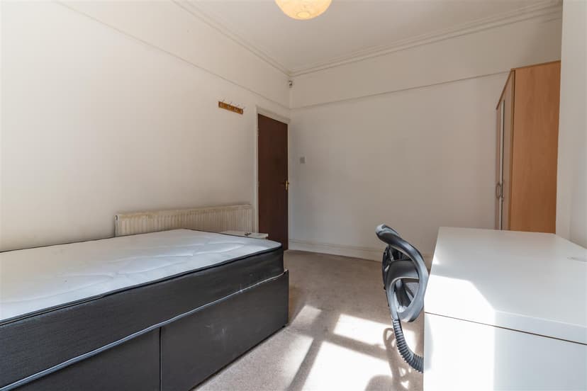 32, Bournbrook Road - Image 7