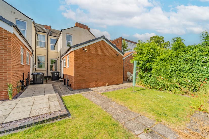 35, Exeter Road - Image 2