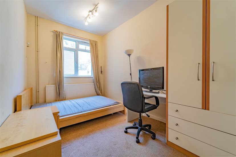 144, Raddlebarn Road - Image 9