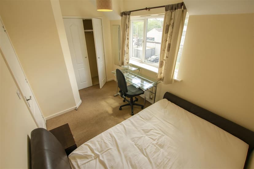 Ten Acre Mews - Image 11