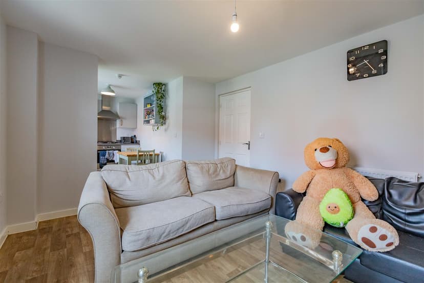 Apartment 8, Darley Court, Escelie Way - Image 9