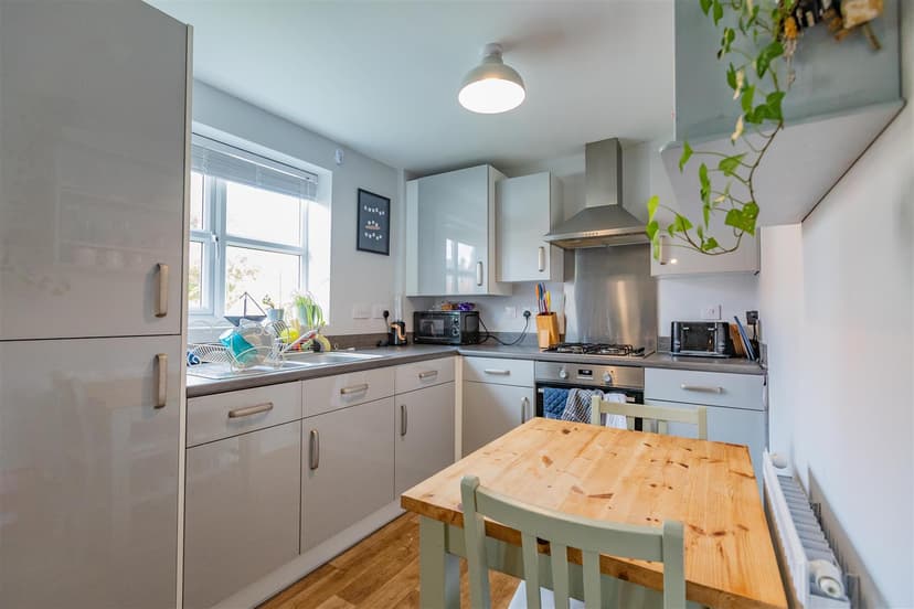 Apartment 8, Darley Court, Escelie Way - Image 8