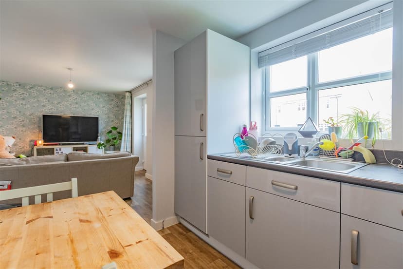 Apartment 8, Darley Court, Escelie Way - Image 6