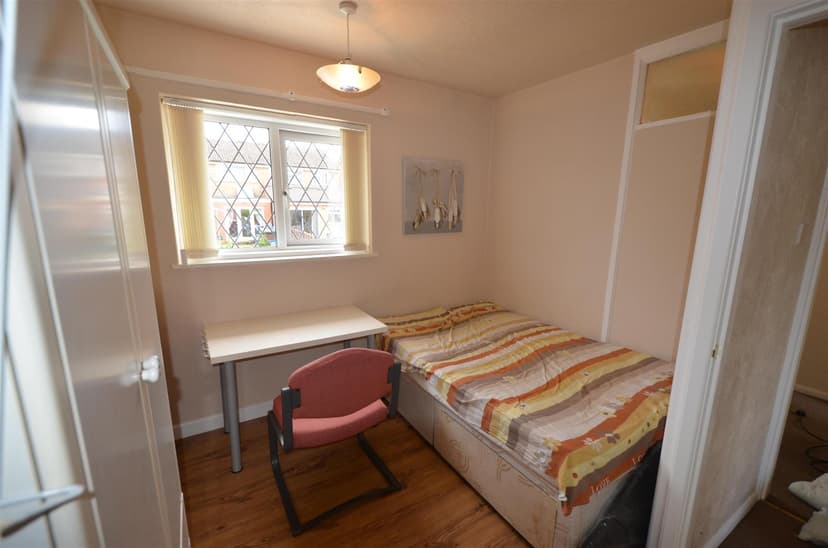 Fladbury Crescent - Image 25