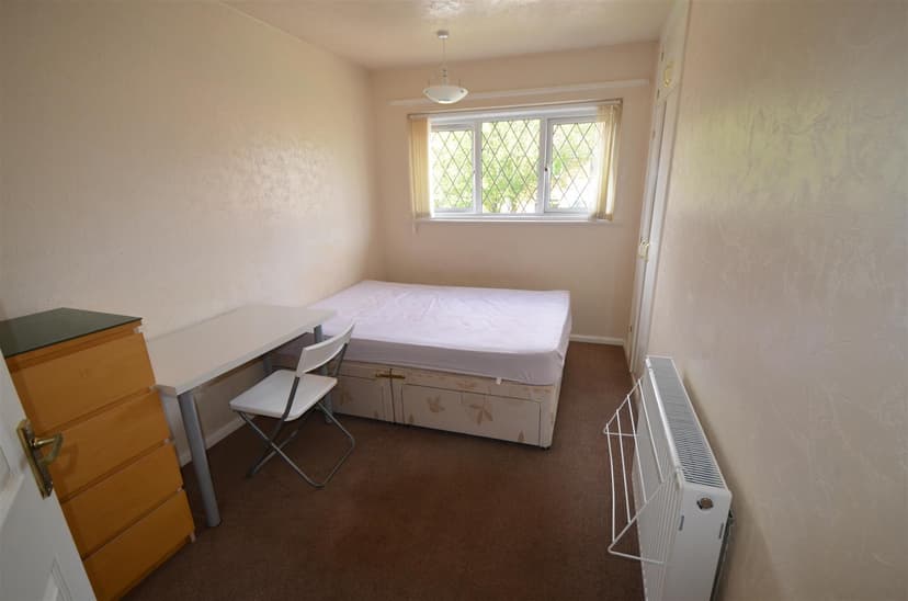 Fladbury Crescent - Image 24