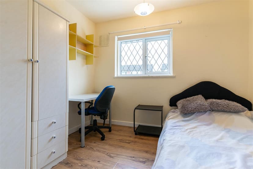 Fladbury Crescent - Image 15