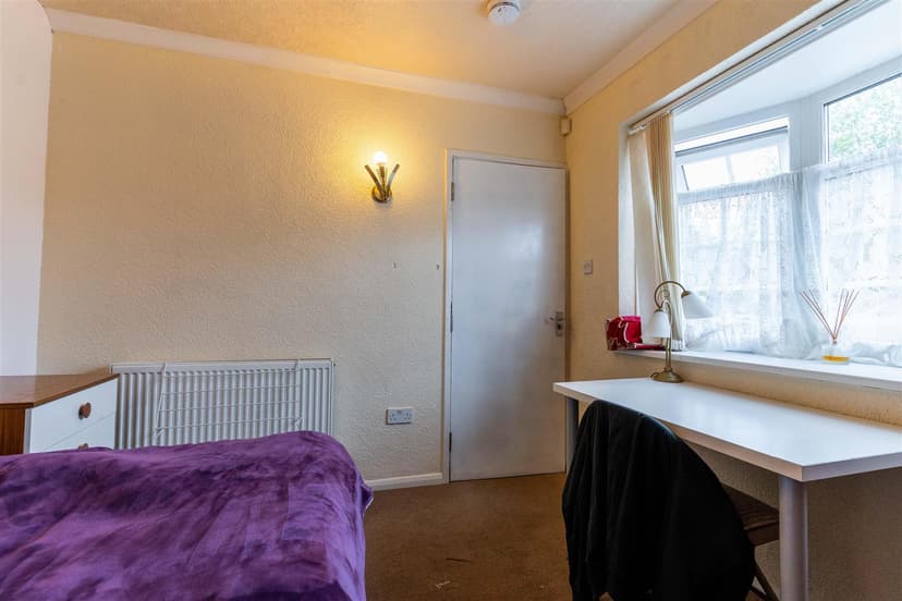 Fladbury Crescent - Image 8