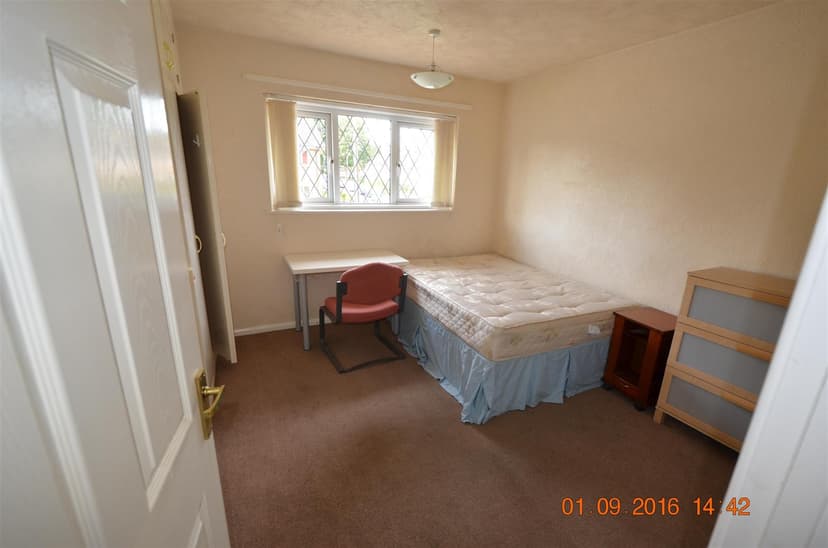 Fladbury Crescent - Image 6
