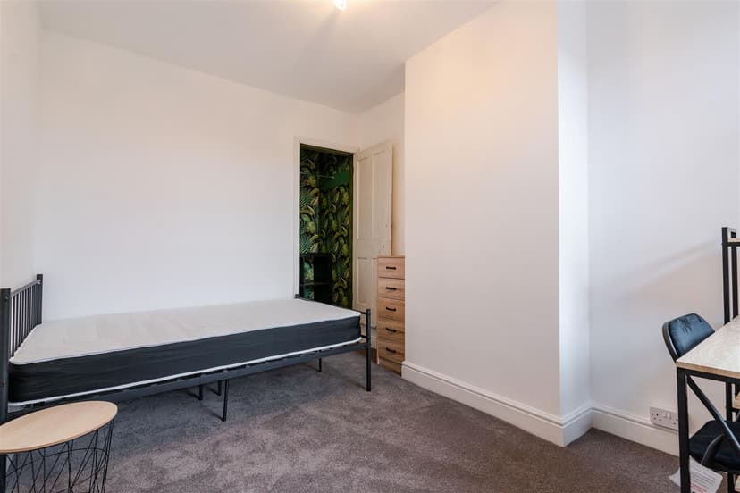 Milner Road - Image 8