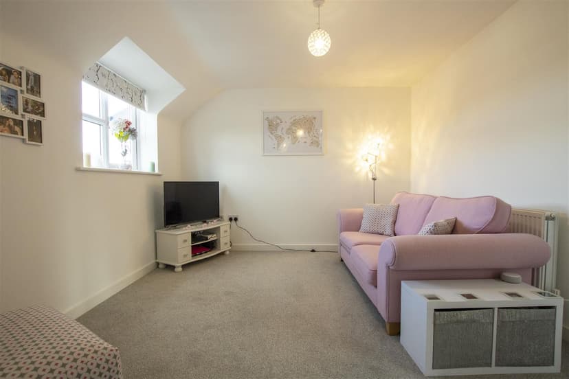 Apartment 5, Darley Court, Escelie Way - Image 7