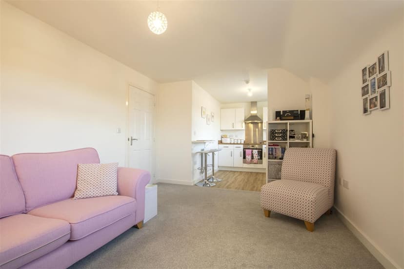 Apartment 5, Darley Court, Escelie Way - Image 6