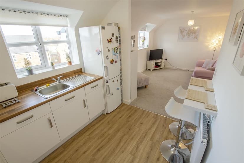 Apartment 5, Darley Court, Escelie Way - Image 5