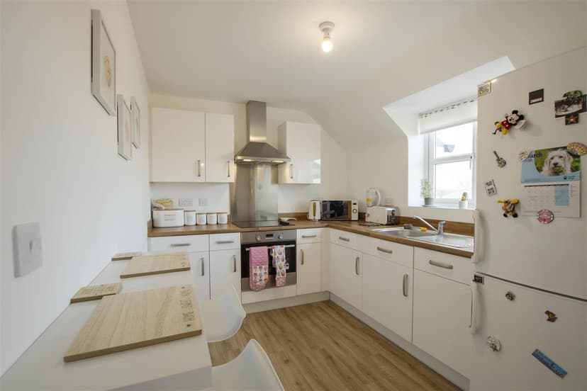 Apartment 5, Darley Court, Escelie Way - Image 4