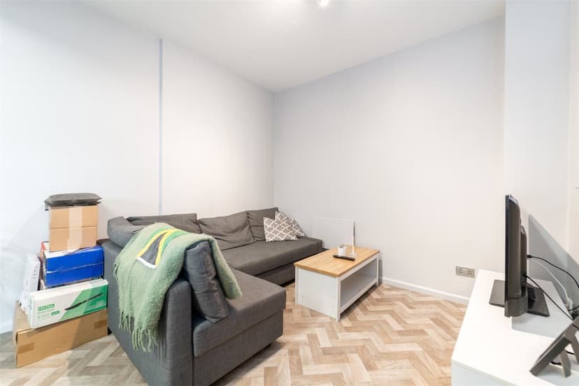 Flat B, Holloway House, Holloway Head - Image 20