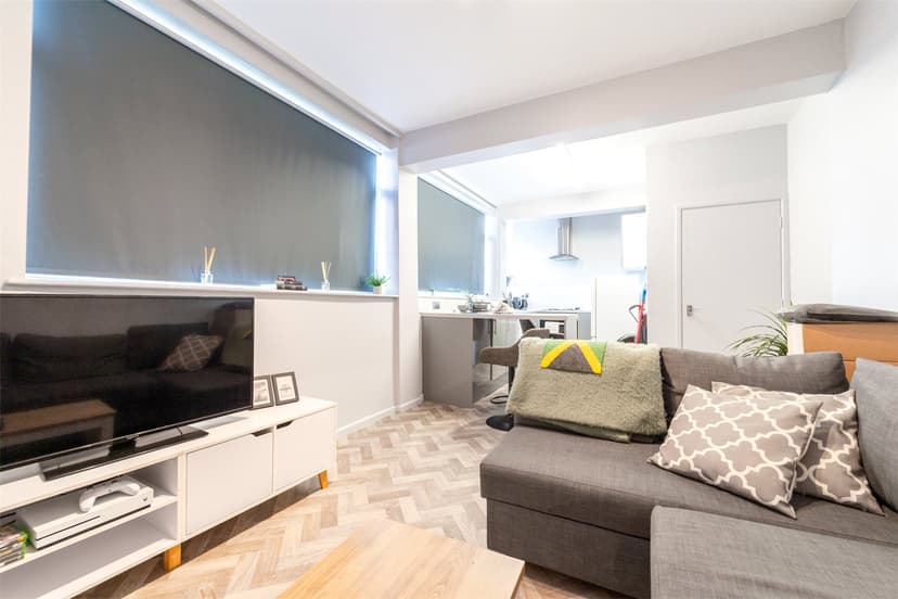 Flat B, Holloway House, Holloway Head - Image 18