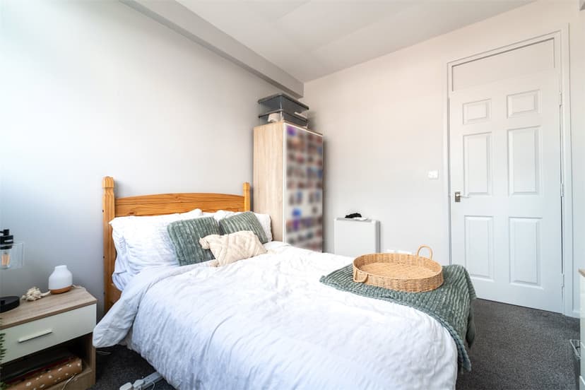 Flat C, 113-115 Holloway House, Holloway Head - Image 11