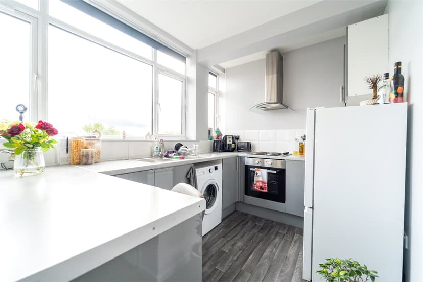 Flat C, 113-115 Holloway House, Holloway Head - Image 9