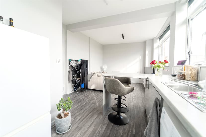 Flat C, 113-115 Holloway House, Holloway Head - Image 8