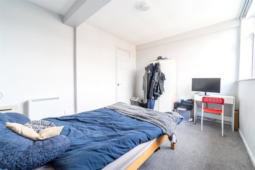 Flat C, 113-115 Holloway House, Holloway Head - Image 6