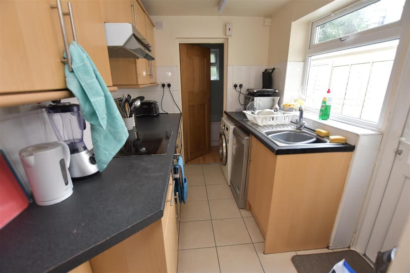 Tiverton Road - Image 9