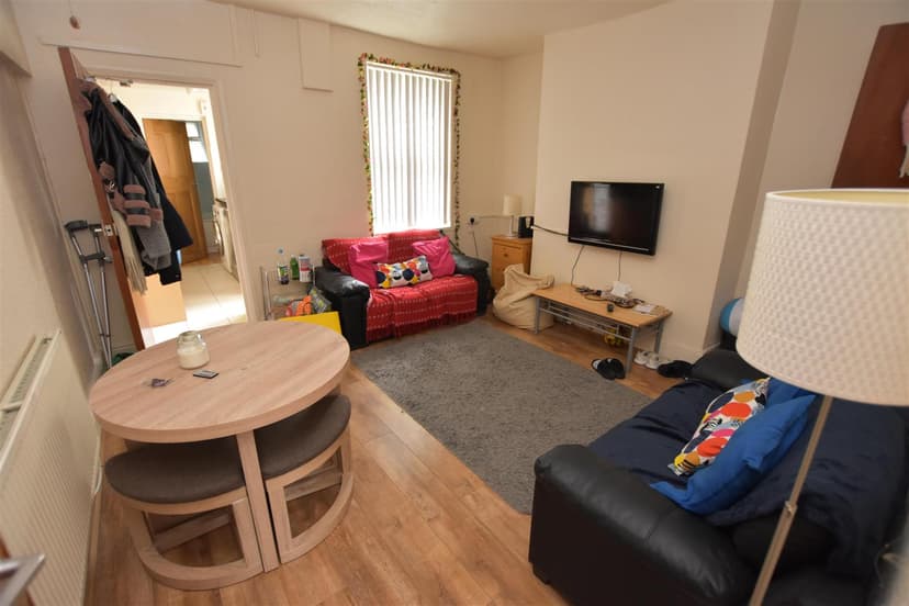 Tiverton Road - Image 8