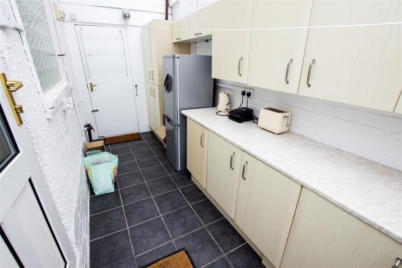 219, Reservoir Road - Image 11