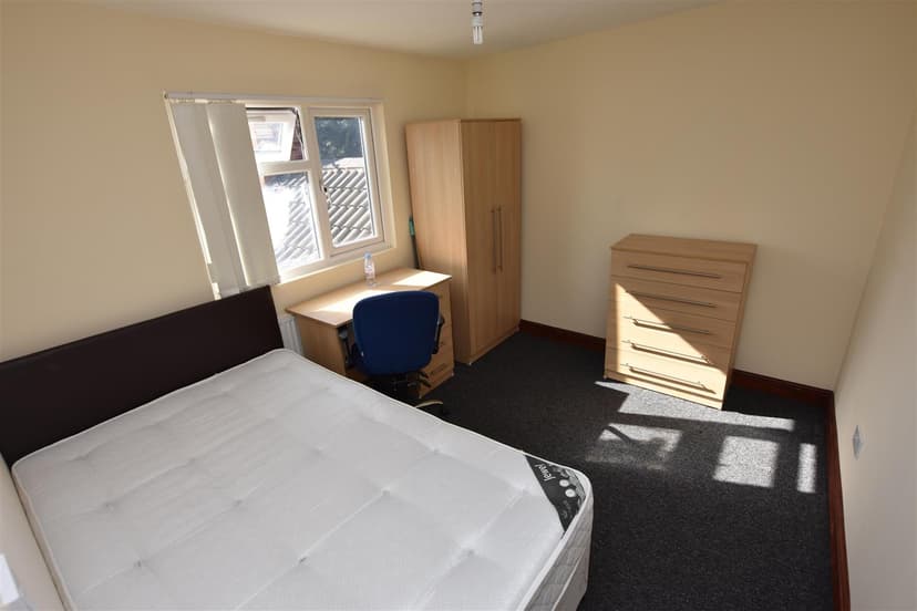 12, Umberslade Road - Image 9