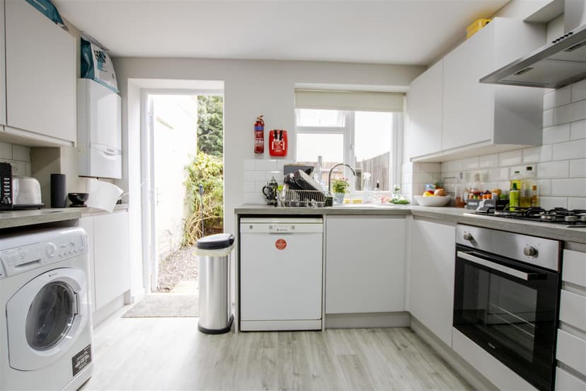 12, Lime Avenue, Dawlish Road - Image 7