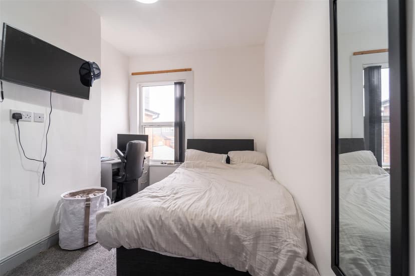 2, Luton Road - Image 19