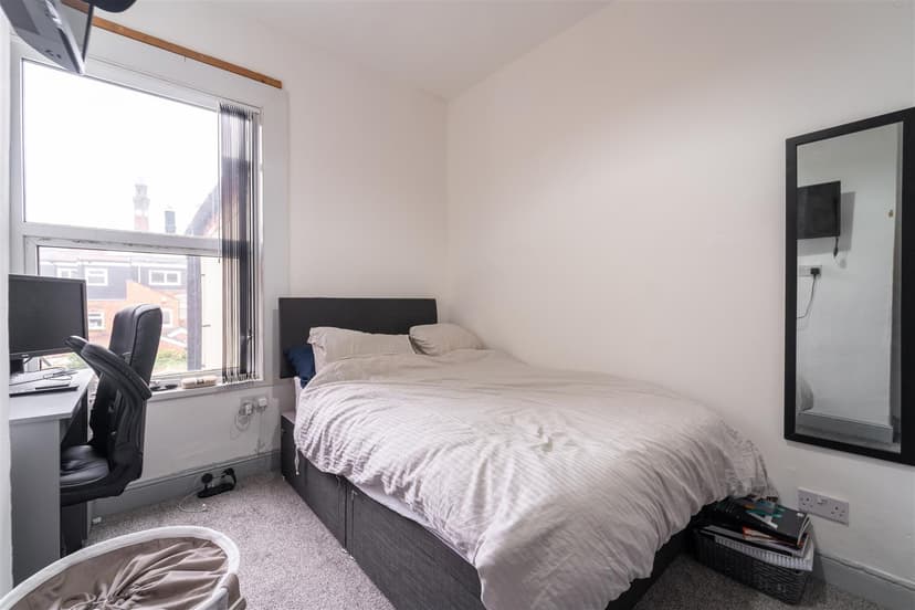 2, Luton Road - Image 17