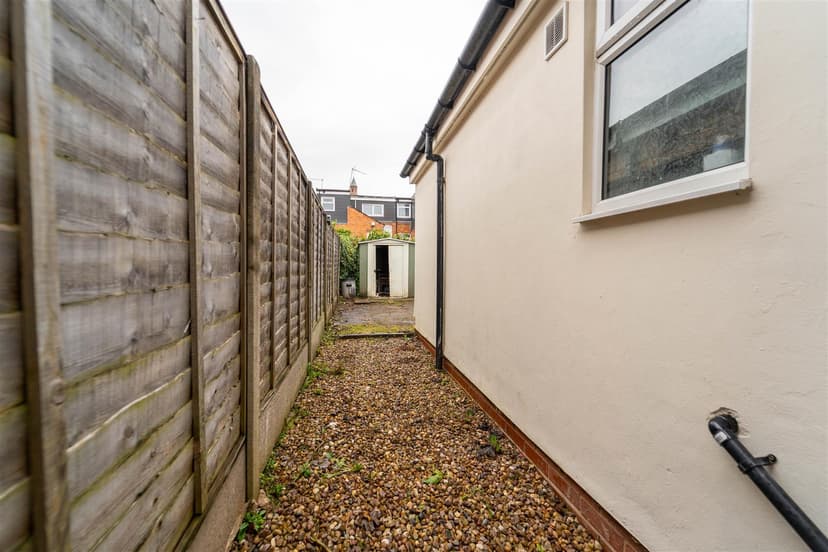 2, Luton Road - Image 5