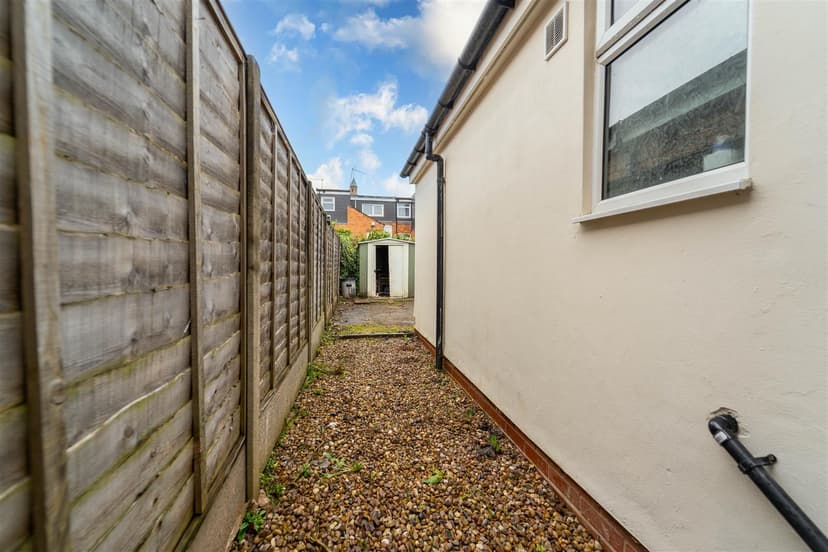 2, Luton Road - Image 4