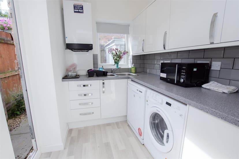 8, George Road - Image 13