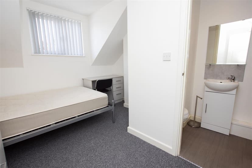 8, George Road - Image 10