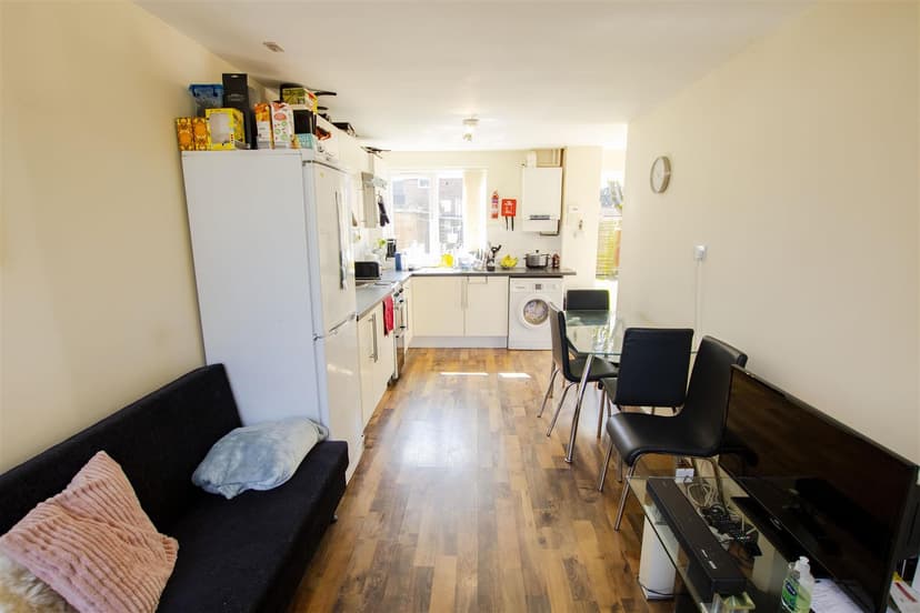 Sir Harrys Road - Image 17