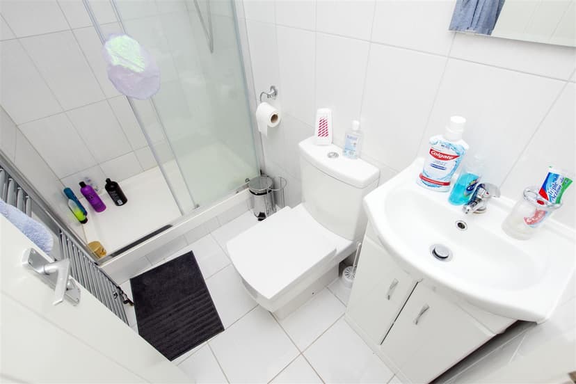 32, Lottie Road - Image 1