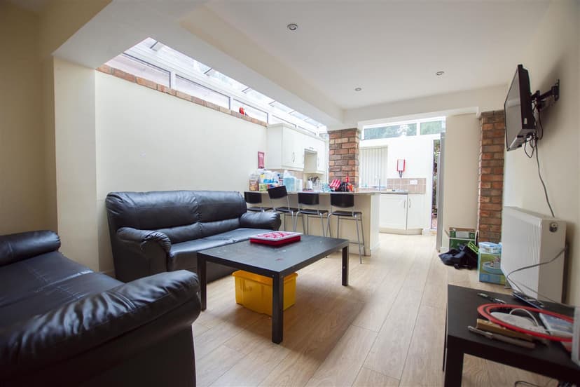 244, Hubert Road - Image 13