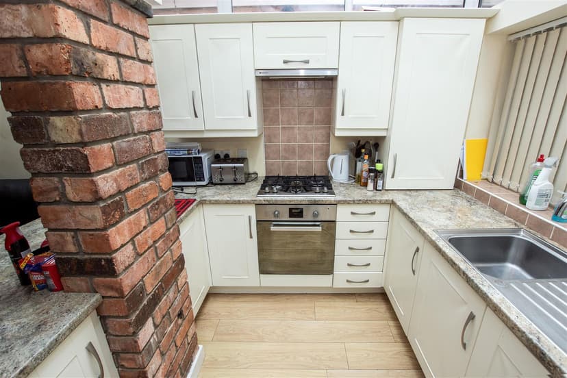 244, Hubert Road - Image 11