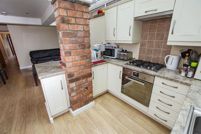 244, Hubert Road - Image 10
